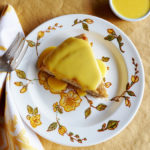 Almond sponge cake with lemon curd