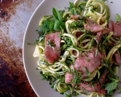 Zucchini noodle salad with steak