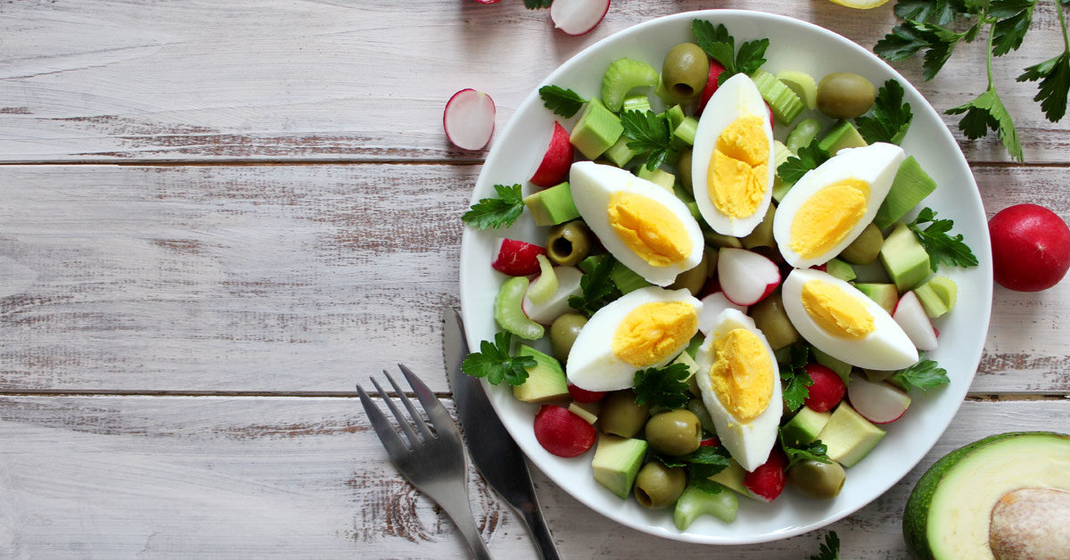Candida foods to eat: eggs, salad, meat, fish, low-sugar fruits, yogurt, and nuts