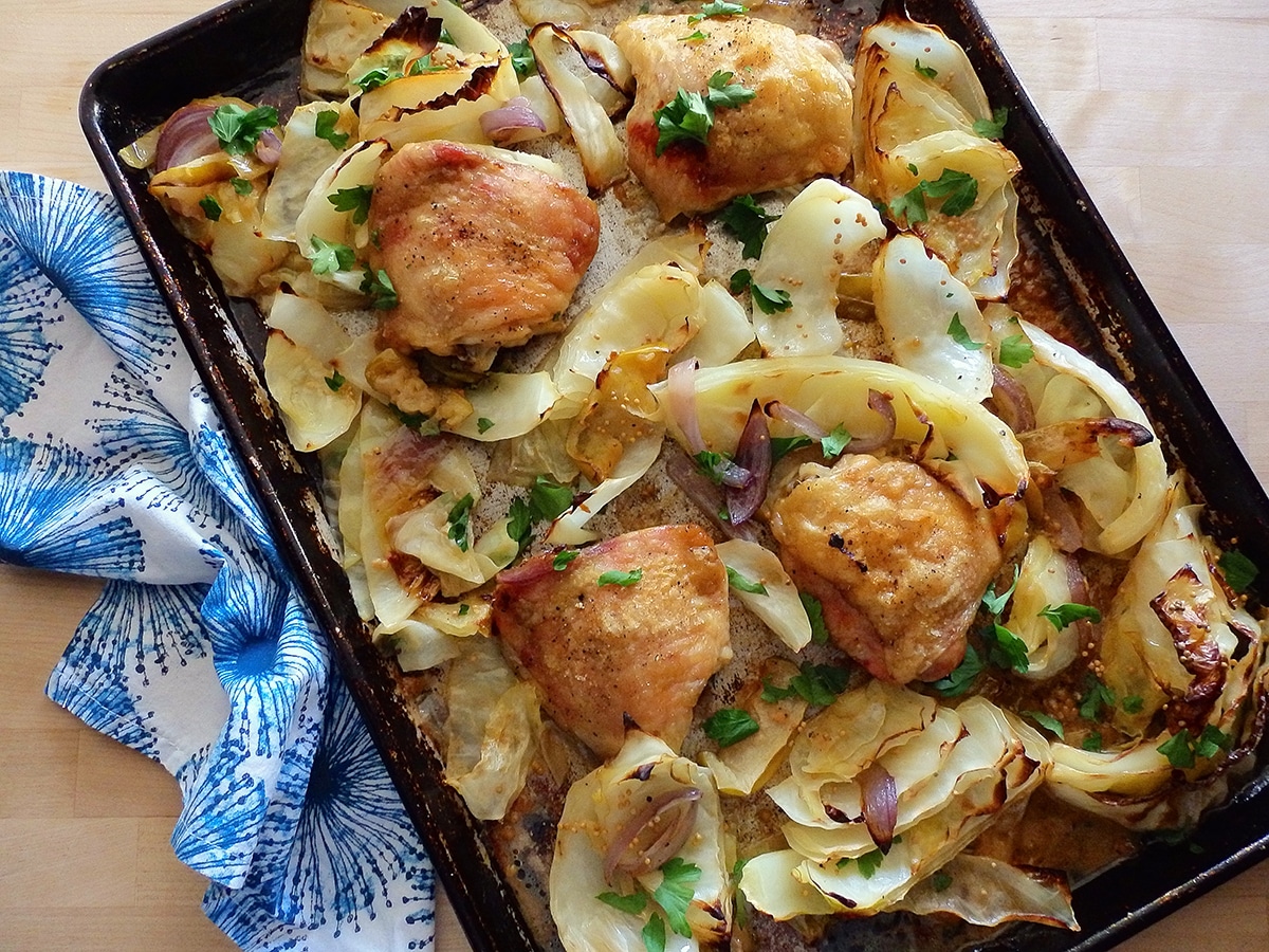 Sheet pan chicken with cabbage and green apples